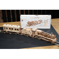 UGears Harry Potter Hogwarts Express and Platform 9 3/4 Model additional image