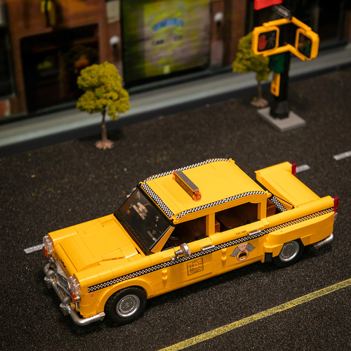 Joyside Series New York Yellow Cab Model Kit 1601pc
